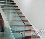 schody stalowe biae z balustrad szklan